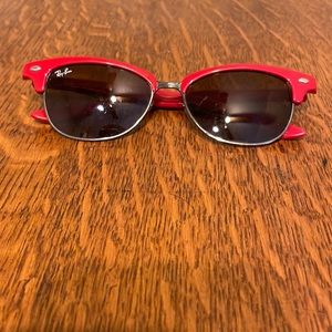 Red Ray-Ban Clubmaster (4132/764)